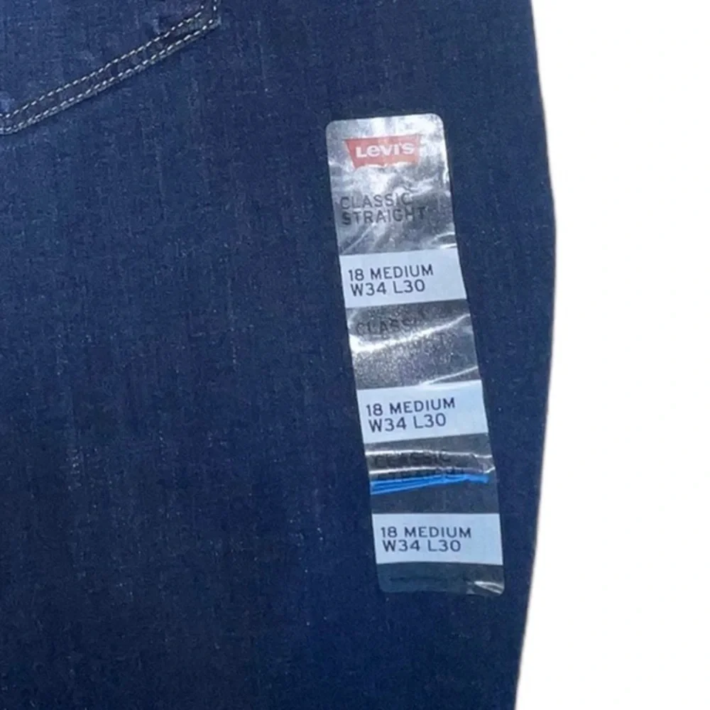NWT Levi’s Classic Straight Mid Rise sculpt jeans Size 18Med W 34 X L 30. - Picture 6 of 8